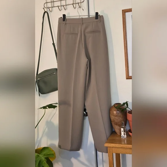 Aritzia Effortless Pants in Crepette - Picture 2 of 5